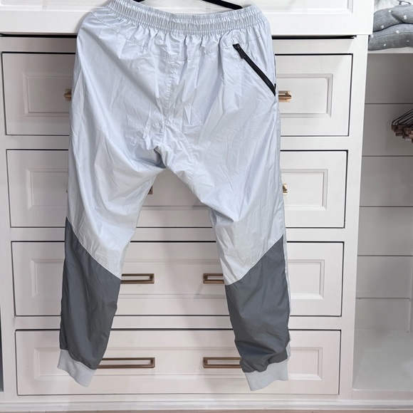 Nike Sportswear Windrunner Jogger Pants Mens Medium Sweatpants light Gray - Picture 7 of 9